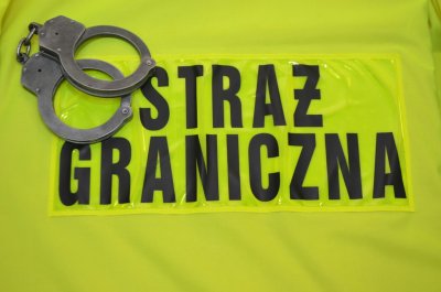 Organizowanie przekraczania granicy RP wbrew przepisom oraz przyjmowanie korzyści majątkowych 